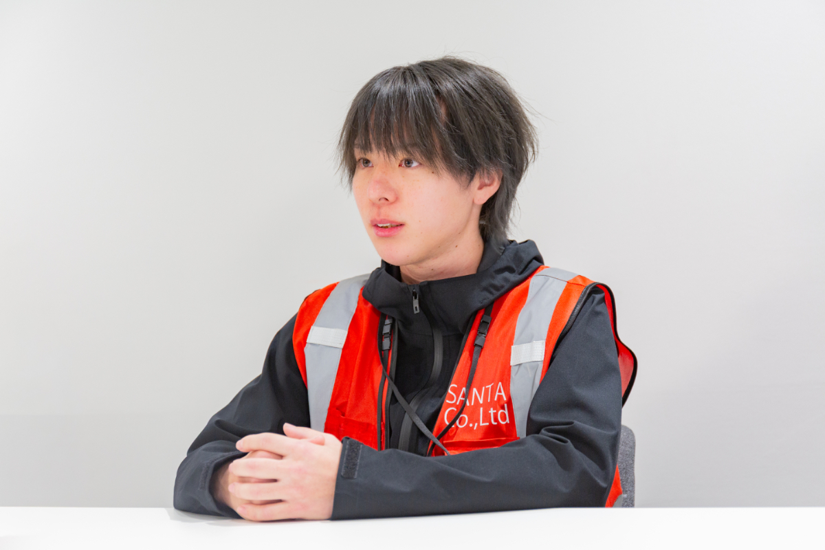 インタビュー中の二階堂さん