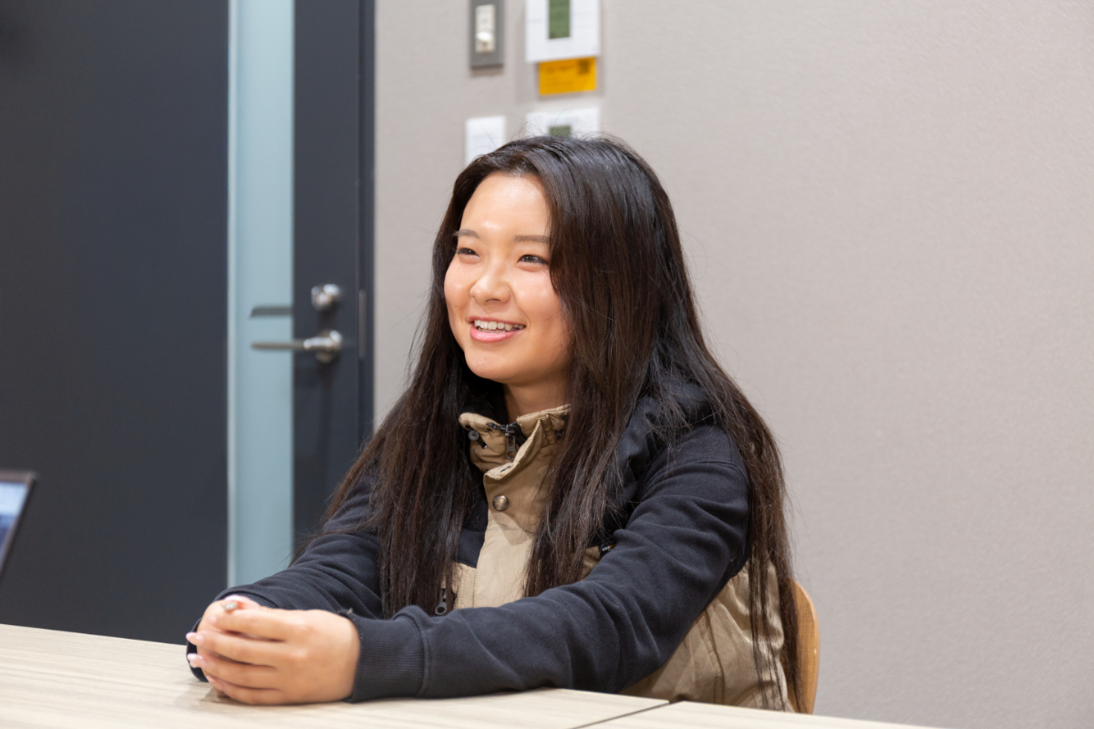 インタビュー中の村田さん