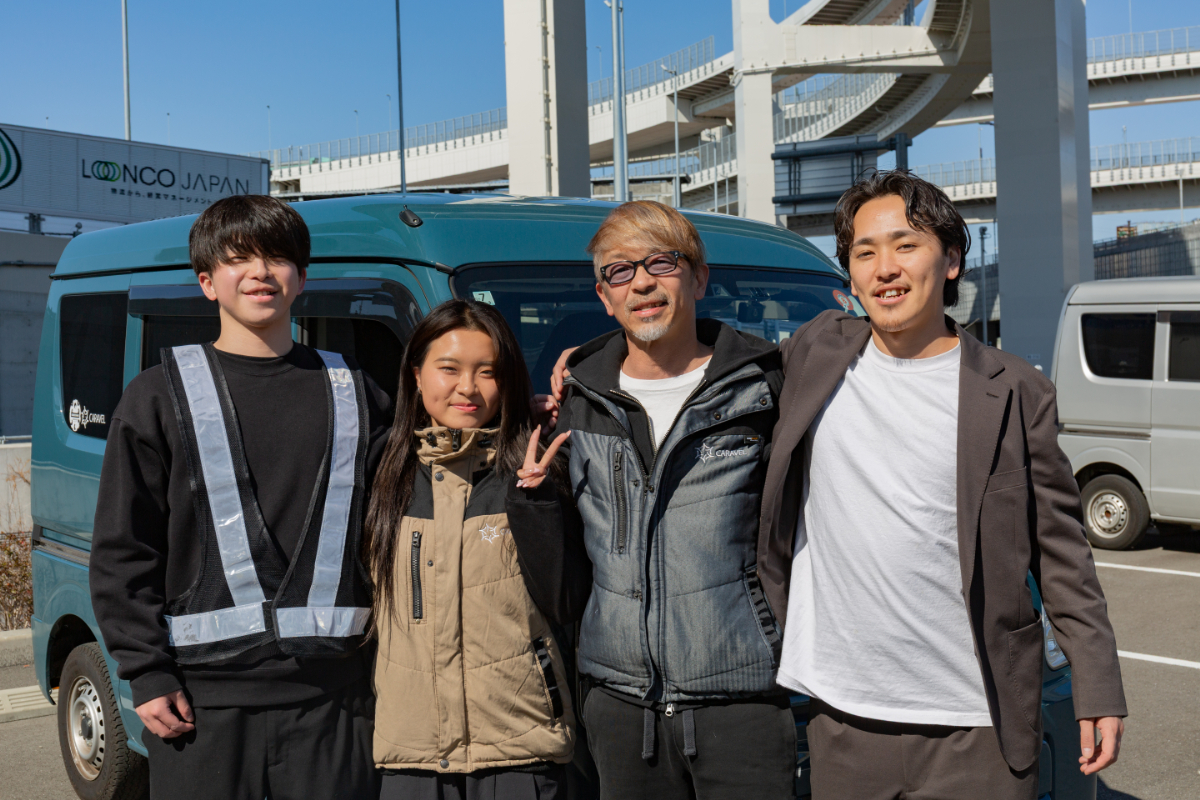 同僚ドライバーとの集合写真